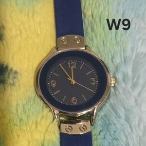 Quartz Watch – Blue Silicone Band, Gold-Tone Case